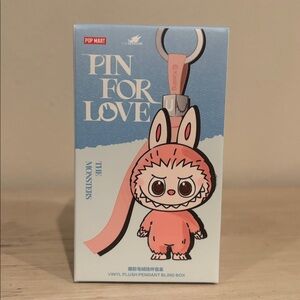 Labubu Pin for Love - Q